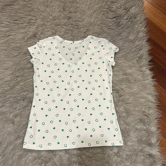 Tahari women’s white and green clover and horseshoe Pima cotton tshirt - Picture 5 of 5